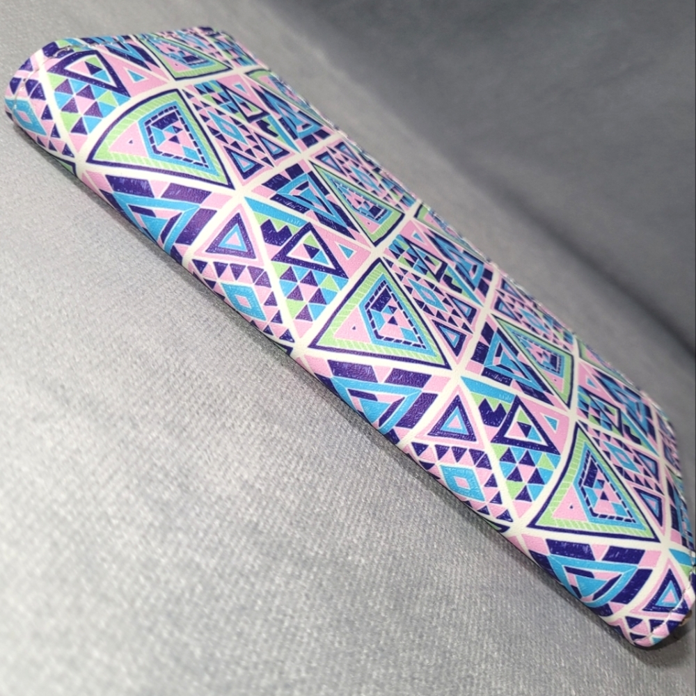 Geometric Patterned Zip-Around Wallet - Picture 5 of 16